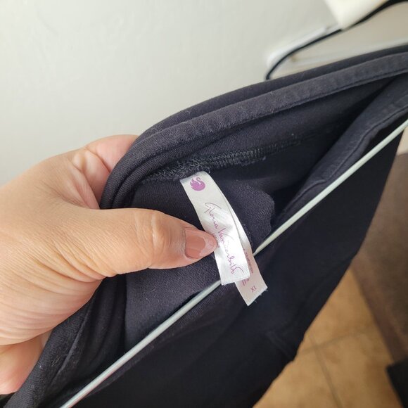 Gloria Vanderbilt Black Leggings - Picture 5 of 6